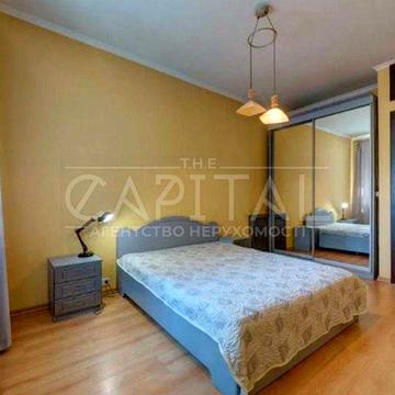 Продаж 3-кімнатнатної квартири в центрі Києва. Всього кілька хвилин пішки до станції метро Університет