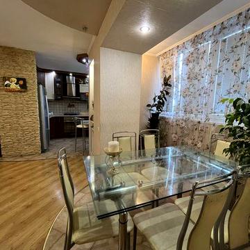 Квартира з автономним газ опаленням, 3 спальні, велика кухня