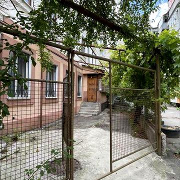 Квартира з власним двориком. До центра 10 хвилин