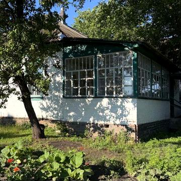 Продається цегляний будинок у смт Котельва, Полтавська область. Газ, світло, затишне подвір’я. Деталі та перегляд — у приватні повідомлення.