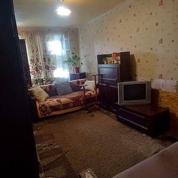 Сдам 1 комнатную квартируна 2 м этаже на основе, улица Тычины. Ком услуги входят в стоимость.