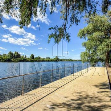 Конча Заспа , дамба , домоволодіння з виходом на велику воду