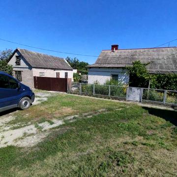продаж  пів  будинку романково