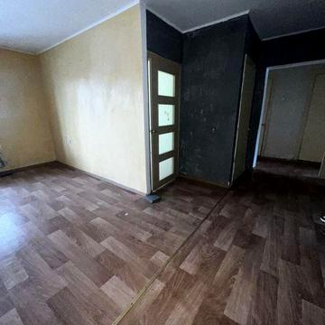 Продам 3-кімнатну квартиру на вул. Героїв України