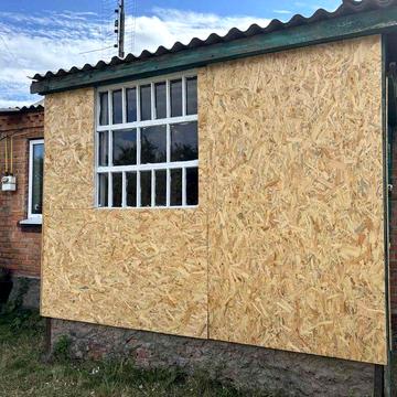 Продається частина будинку . 15 соток ділянка.Район Заріччяя