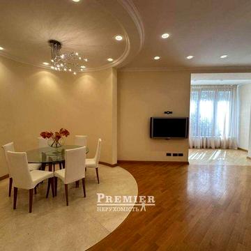 Продам 3-х ком квартиру на Французском бульваре, 250 кв. м Ремонт.