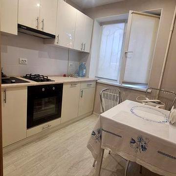 Продам 2 кім квартиру з ремонтом меблями і технікою