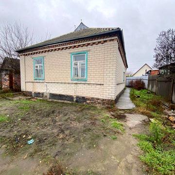 Продам будинок з ділянкою.