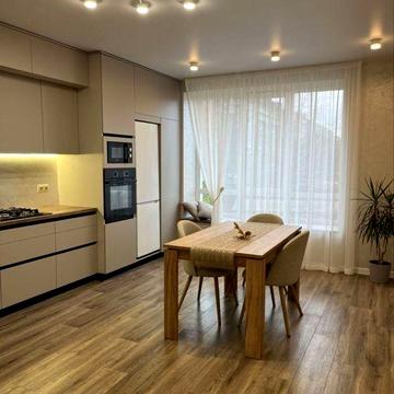 1,5 к квартира, Виставка