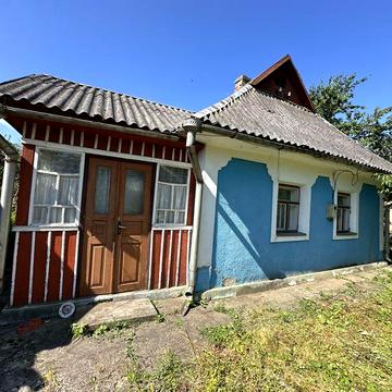 Продам будинок з велекою земельною ділянкою.