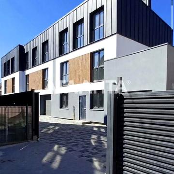 Продаж триповерхового таунхаусу у Львові.