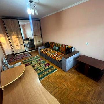 Здається в оренду 1-но кімнатна квартира в центрі міста.
