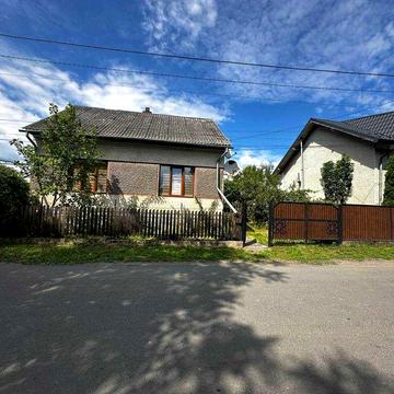 Продається затишний будинок в м. Тячів