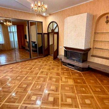 Продаж. Унікальна квартира, панорамний вид на Європейську площу. Центр Вінниці
