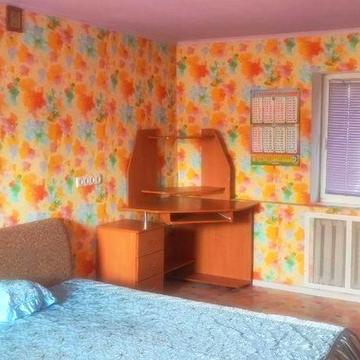 Будинок в місті, початок вулиці Магістральної