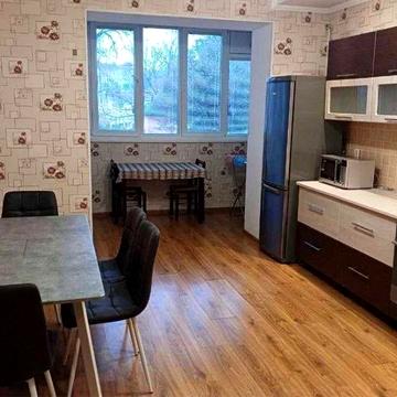Здам трикімнатну квартиру по вулиці Лесі Українки.