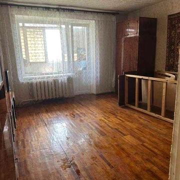 Продам 1кв улучшенной планировки. Паркет !