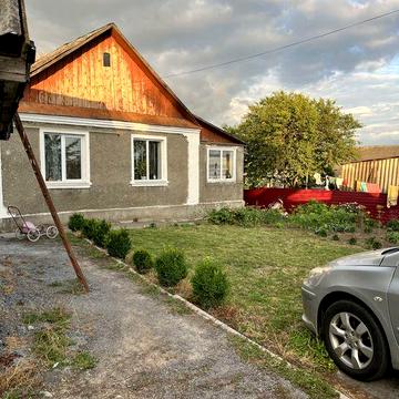 Продам частину будинку з меблями