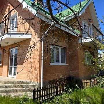 Продаж 2-х пов.  будинку .