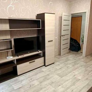 Супер !!! Сдам 1 кв метро Студенческая Класс. Военные+, можно на короткий срок. 7000 гр.