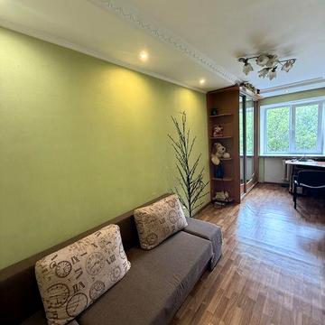 Продам 2-х кімнатну квартиру вул.Олега Міхнюка (Червоний міст)