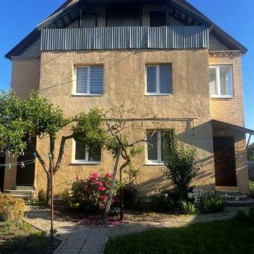Від власника продам ідеальний  будинок для великої родини  з сонячними панелями