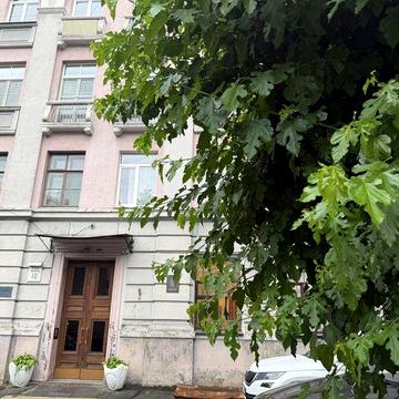 Квартира на Дарвіна 10 , 4 Кімнати ЦЕНТР КИЇВА. Під офіс або житлову , готель Без комісії поруч метро незалежності укриття банкова хрещатик гулівер