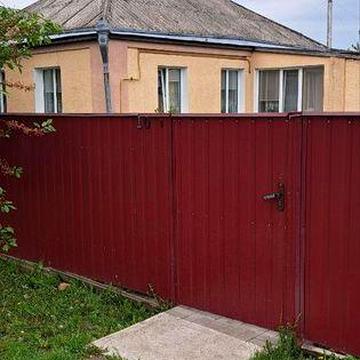 Продам власний будинок у м. Яготин,у спокійному затишному місці.