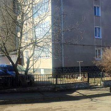 Продається трикімнатна квартира з гаражом