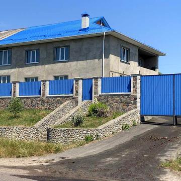 Просторий будинок біля річки – 371,5 м² | 2 гаражі | 14 соток | Лише 80 км від Києва | 145 000 $