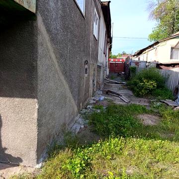 Продам 2/3 будинку біля БК