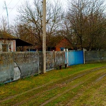 Продам будинок  в тихому затишному місці