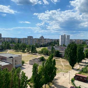 Будівельників бульв., 27-Б