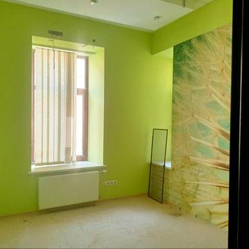 Продам 5-комн.квартиру, около 160 кв.м, 2й этаж 3-х этажного дома. Находится возле памятника апельсину. Под ремонт.