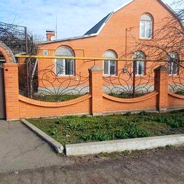 Продається просторий газифікований цегляний будинок у с. Щасливе