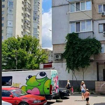 Продам 3 комнатную квартиру начало проспекта Слобожанский