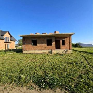Продам зведену КОРОБКУ з РІВНОЮ ділянкою 6 сотих, с. ВЕЛИКИЙ КУЧУРІВ, є світло, газ поруч!