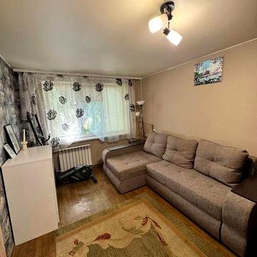 Продається 2 кімнатна квартира пл.Домнобудівників,6