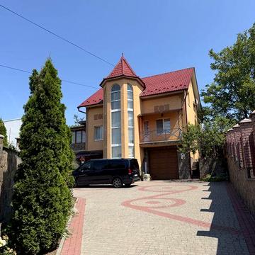 Продаж будинку в районі Квпрцу з міськими комунікаціями