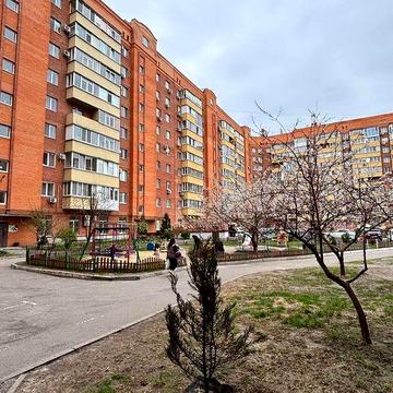 Продам 3ком на Боженка ЖК 1