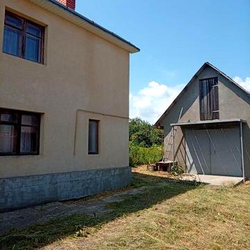Продам будинок зі зручностями та гаражем біля кафе "Чумацький шлях"
