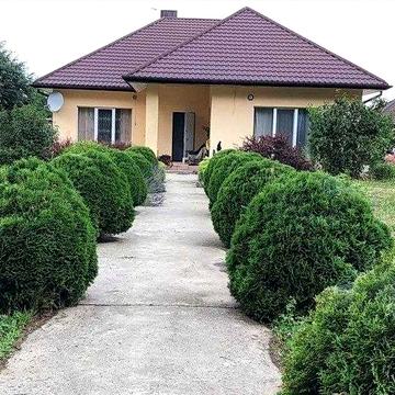 Продається теплий просторий будинок у передмісті Луцька (село Боголюби) із земельною ділянкою 25 соток