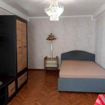 Здається 2-х кімнатна на РУСАНІВЦІ.