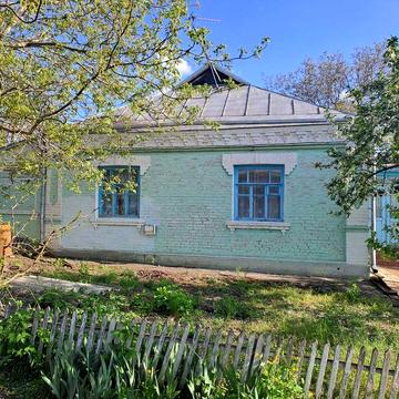 Хата у великому селі з газом, водою, каналізацією і городом