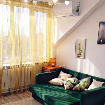 Продам (продаж) квартиру-студію (гостинку). Недорого.