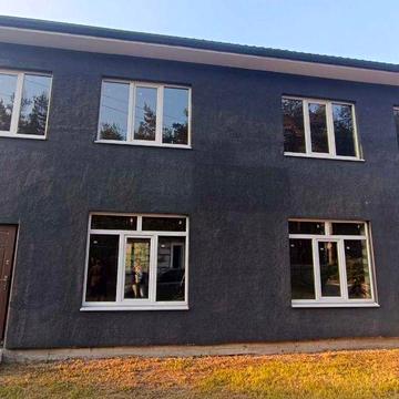 Продам великий будинок на дві родини, напротив лісу, є газ, до Києва 15 хвилин. Кутова ділянка.