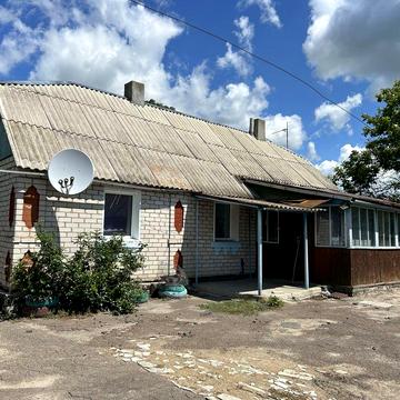 Будинок з територією