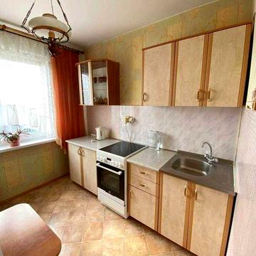 Продаю двокімнатну квартиру на вулиці Морозна