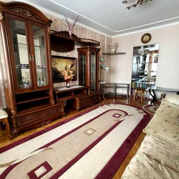 Здам трикімнатну квартиру в центрі з АО