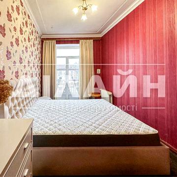 Зручна 2х кімн сталінка по Соборному 159 ( Карлеоне )